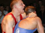 Lukasz Dublinowski attackiert Norman Sch�nw�lder. - [Klick zum Vergr��ern!]