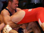Ein verbissenes Duell: Norman Sch�nw�lder gegen Selami Akosman. - [Klick zum Vergr��ern!]