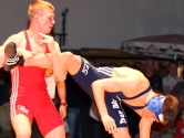 14.11.: Krzysiek hat Dustin Scherf vom KFC Leipzig bestens im Griff.