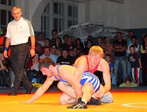 Hier sichert sich Florian Rau gegen Erg�n Aydin einen Z�hler. - KLICK zum Vergr��ern!