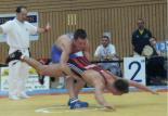 Chris Paetzold (blau) in einem Duell bis 66 kg. - [KLICK zum Vergr��ern!]