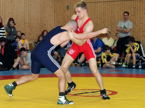 Tobias Lffler agiert gegen Karl Vogel (Leipzig). (Klicken zum Vergrern)