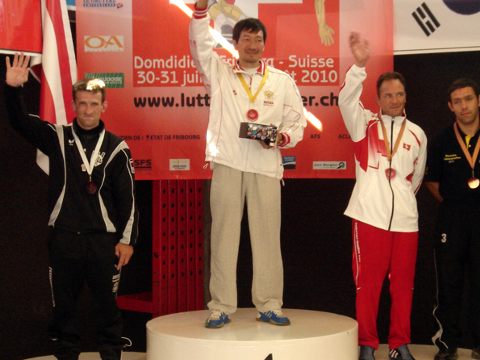 Veteranen-Vizeweltmeister Thomas Berger auf dem Siegertreppchen. - KLICK zum Vergrößern!