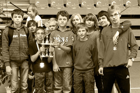 Die Thalheimer mit dem Siegerpokal