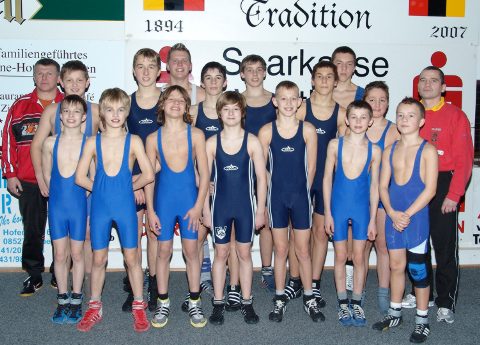 Das Jugendligateam der WKG Lugau/Thalheim beim abschlie�enden Kampf in Plauen. Dort gewann man gegen den Spitzenreiter mit 26:21. - Foto: Eduard Tyschkowski (Klicken zum Vergr��ern)