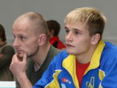 Rene Bunde und Tobias Lffler auf der Trainerbank.
