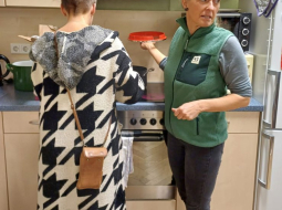12-fleissige Helferinnen