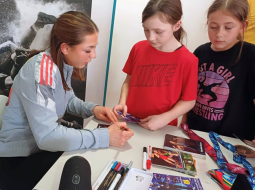 4-autogrammstunde-hanna-miri