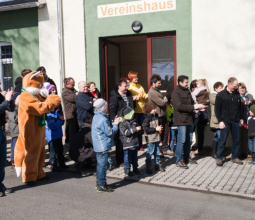 4501-Wartende Meute