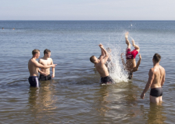 9813-Beach-Jump