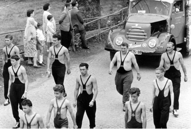 tl_files/rvt/images/geschichte/1963-Sportfest-Umzug-pp.jpg