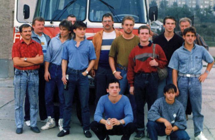 tl_files/rvt/images/geschichte/1990-Verbandsliga_1te_Mannschaft_vor_Bus.jpg